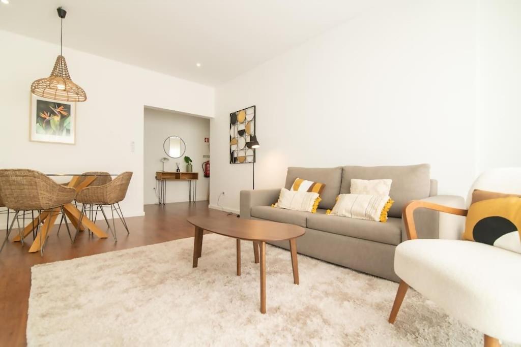 Cozy Sea View Apartment Near City & Airport ポンタ・デルガダ エクステリア 写真