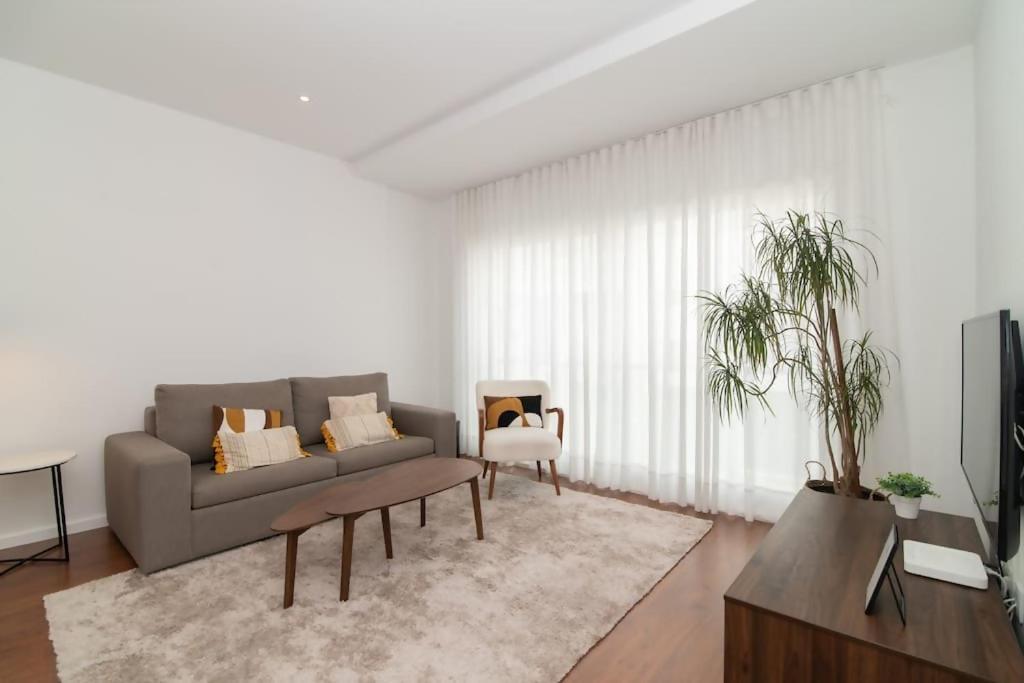 Cozy Sea View Apartment Near City & Airport ポンタ・デルガダ エクステリア 写真