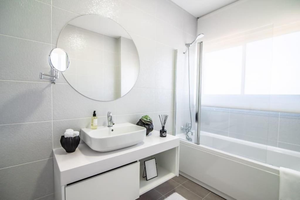 Cozy Sea View Apartment Near City & Airport ポンタ・デルガダ エクステリア 写真