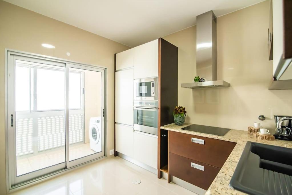 Cozy Sea View Apartment Near City & Airport ポンタ・デルガダ エクステリア 写真