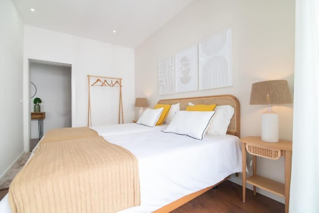 Cozy Sea View Apartment Near City & Airport ポンタ・デルガダ エクステリア 写真